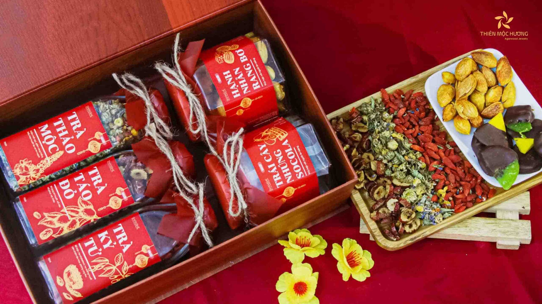 cach-goi-qua-tet-9 Mẫu gói giỏ quà tết không cần giỏ 2024