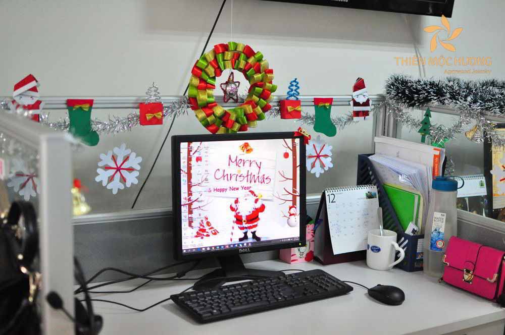 cach-trang-tri-noel-12 Trang trí giáng sinh cho bàn làm việc