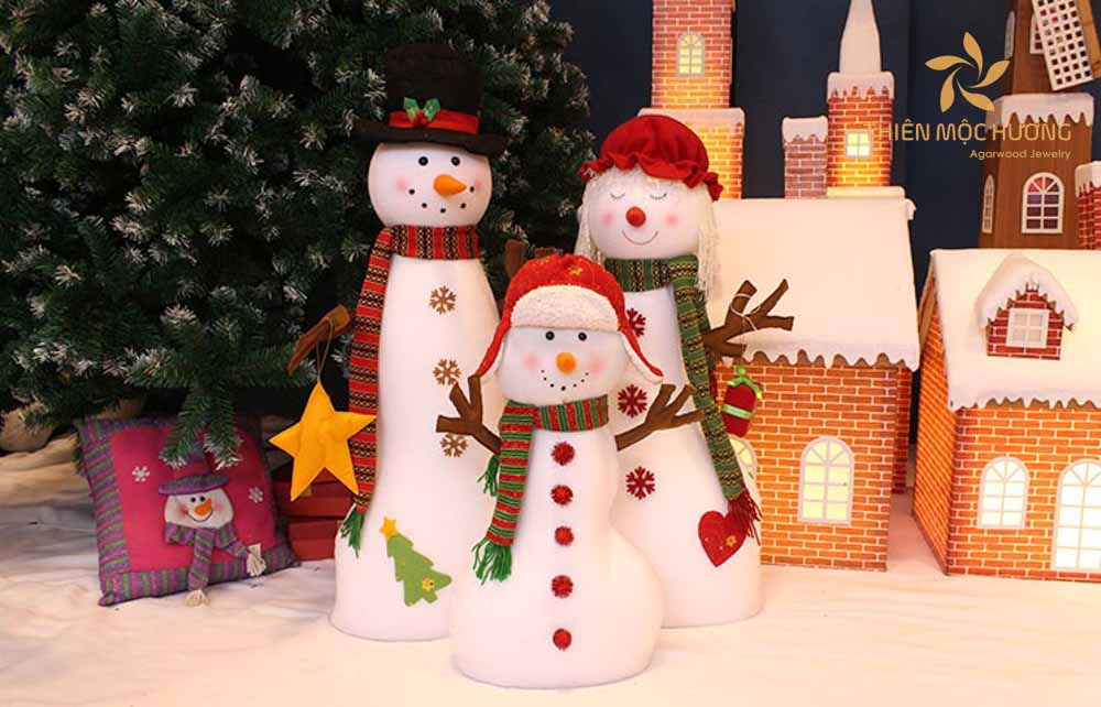 cach-trang-tri-noel-8 Trang trí Noel ngoài trời bằng tuyết giả