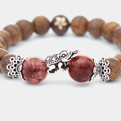 charm-kim-thiem-thien-moc-huong-400x400-1 Alternative view of Vòng tay trầm hương Kim Thiềm Đài Các- Mệnh Hỏa