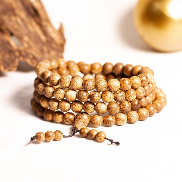 cho-bi-chet-la-diem-gi-2 Vòng tay trầm hương có tác động tích cực về tâm linh, xua đuổi tà khí, mang lại vận lành cho người dùng.