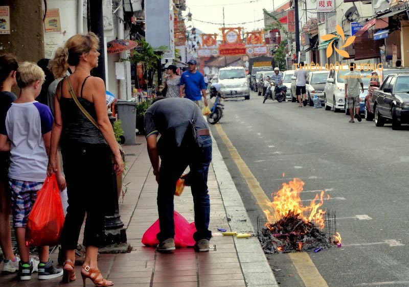 cung-co-hon-hang-thang-2 Có nên cúng cô hồn hàng tháng không