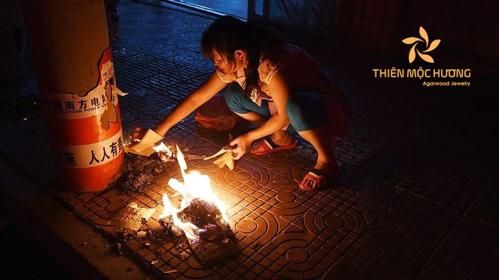 cung-co-hon-hang-thang-5 nên đốt vàng mã ngay tại chỗ