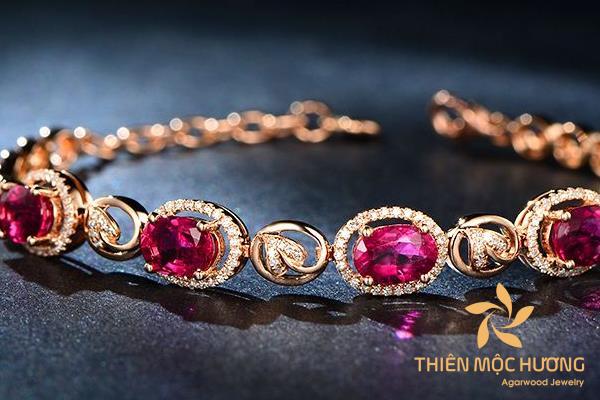 da-quy-mau-do-2 Trang sức đá Tourmaline đỏ