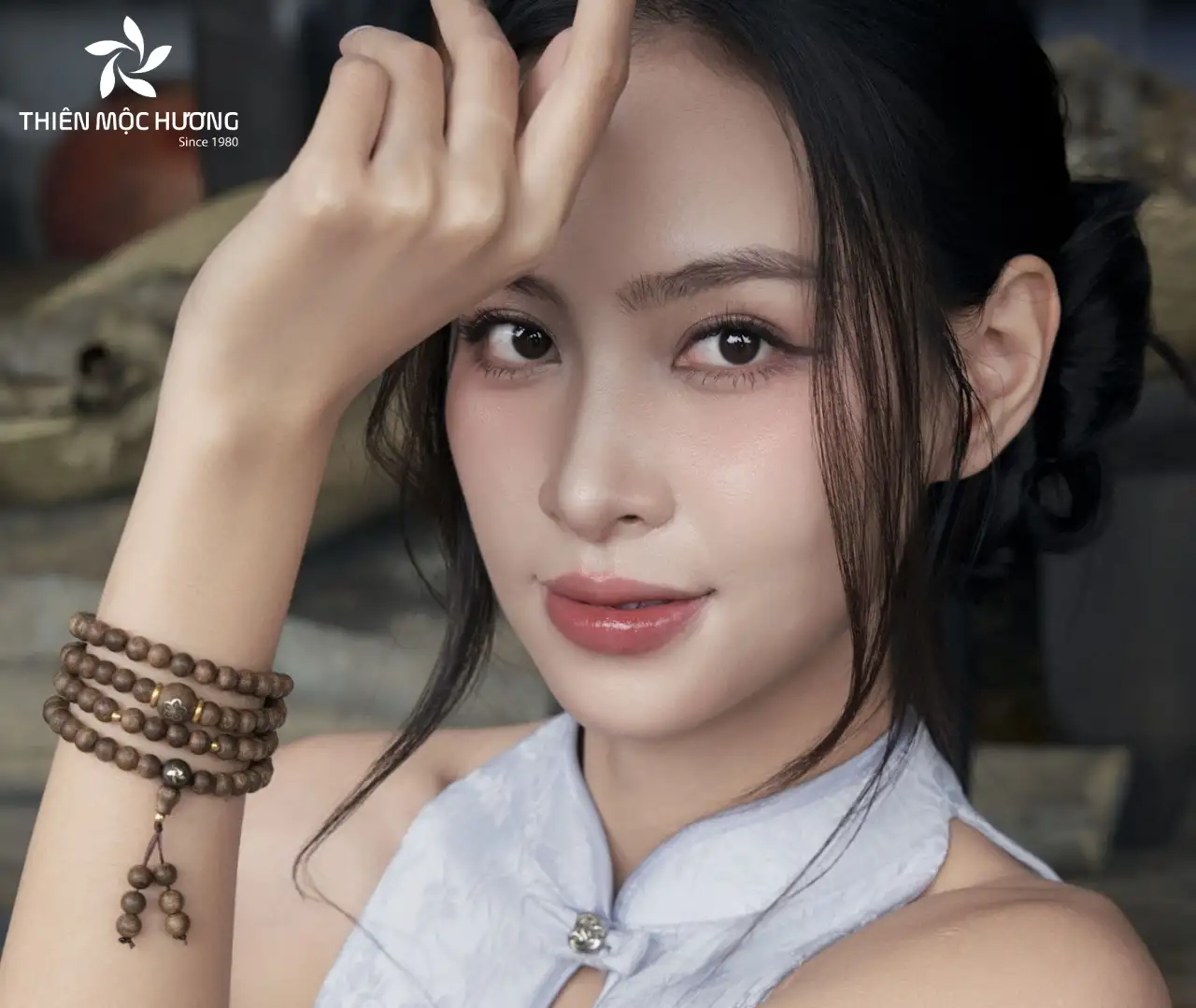 deo-vong-tram-co-tac-dung-gi-7 Người sử dụng cần chú ý cách đeo và bảo quản vòng trầm hương đúng chuẩn để giữ trọn vẹn hương thơm, vẻ đẹp và giá trị phong thủy của sản phẩm