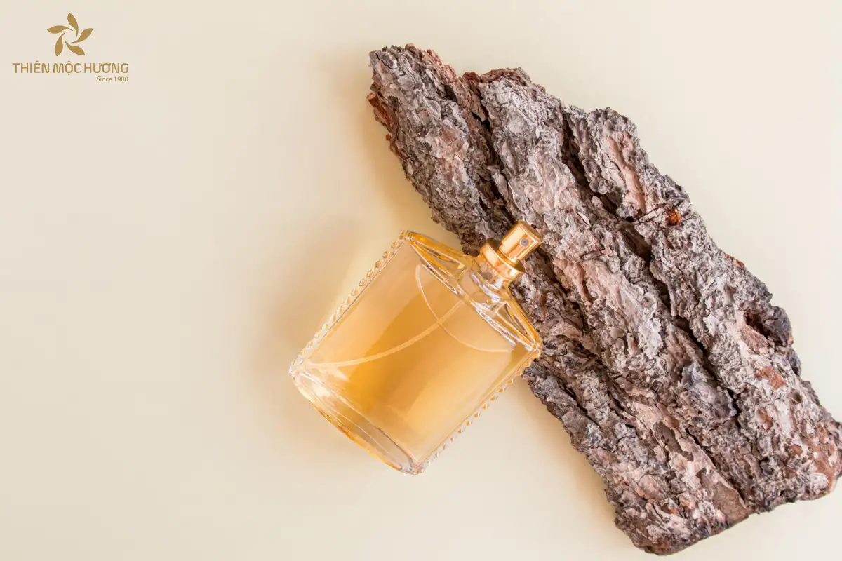 Kỳ nam được sử dụng trong ngành hương liệu cao cấp để tạo mùi đặc trưng và nâng giá trị cho nhiều dòng nước hoa quốc tế