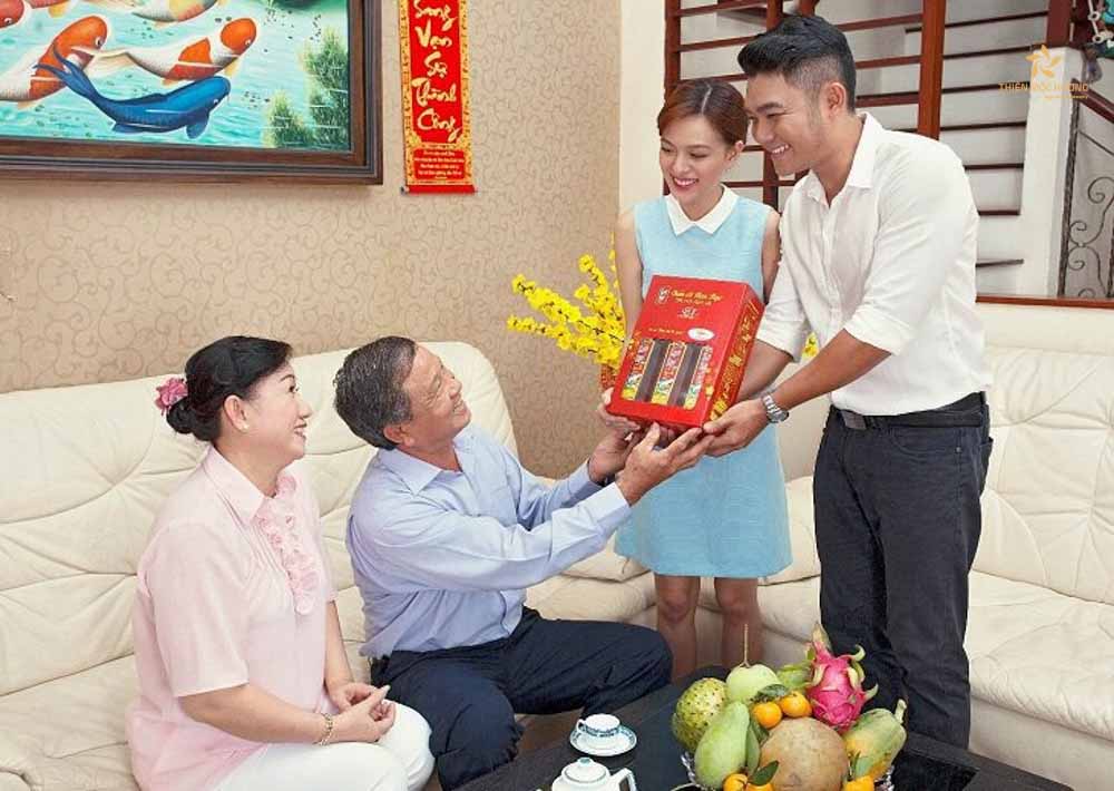 Chúc tết bố mẹ chồng