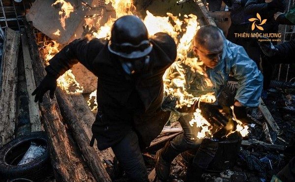 Trong giấc chiêm bao mơ thấy mình dẫm chân lên lửa và súng đạn