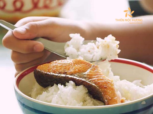 Mơ thấy cơm trắng ăn với cá