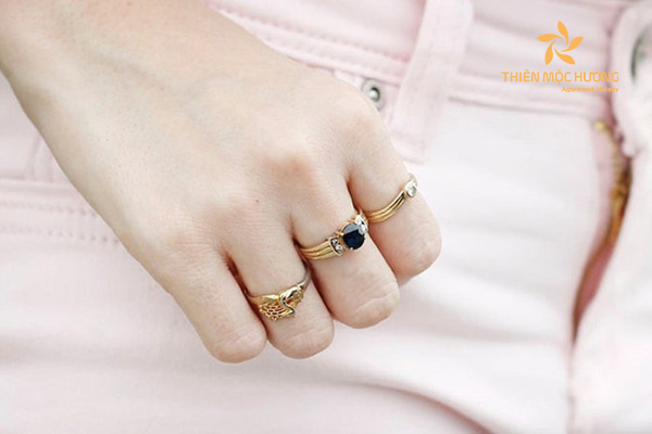 mo-thay-deo-nhan-vang-1 mơ thấy đeo nhẫn vàng