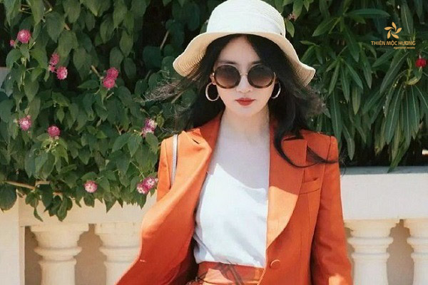 Tuổi Thân mùng 1 mặc màu gì?