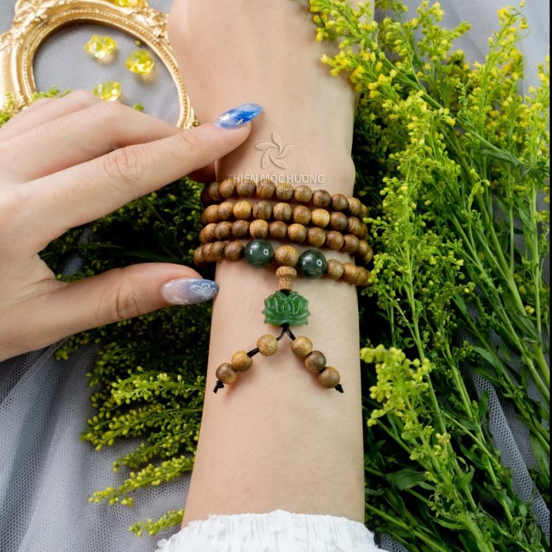 ngoc-cam-thach Vòng ngọc cẩm thạch kết hợp gỗ Trầm Hương cho mệnh Đại Lâm Mộc