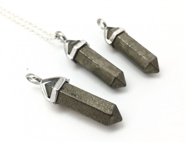 pyrite-la-gi-1 Cách gọi khác của Pyrite theo tiếng việt là đá vàng găm.