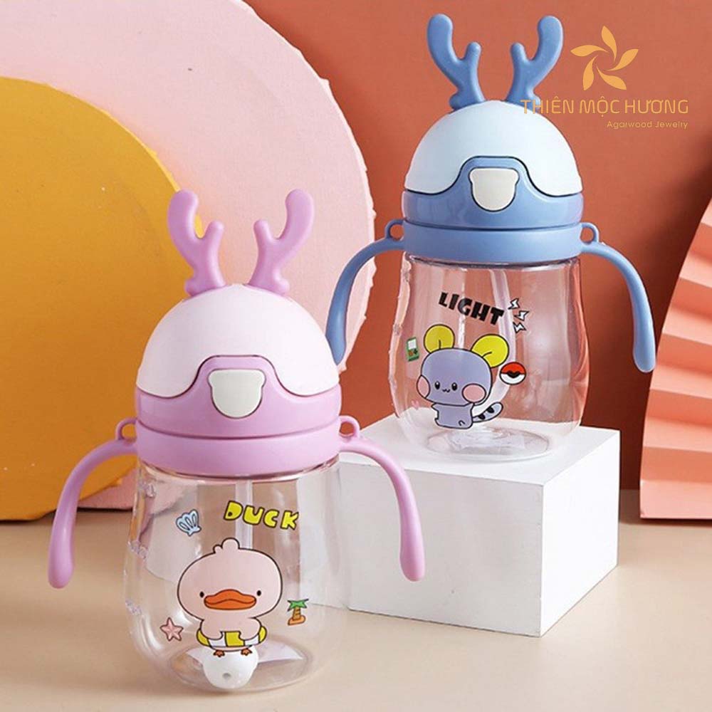 Quà tặng Giáng Sinh cho bé trai là bình tập uống nước