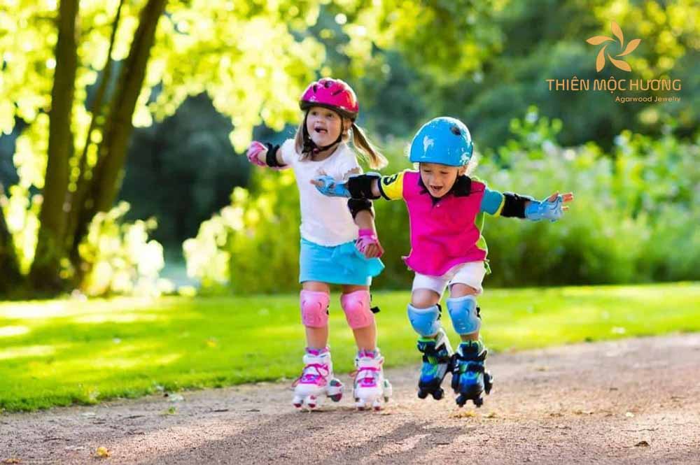 Quà tặng cho bé gái 11 - 12 tuổi năng động là giày trượt patin