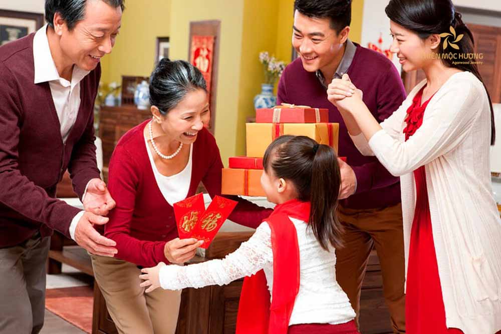 qua-tet-cho-bo-me-vo-2 Ý nghĩa của quà Tết cho bố mẹ vợ