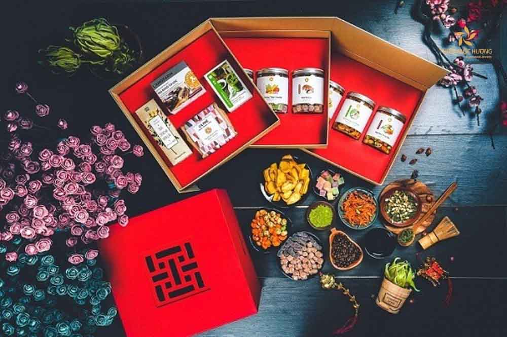 Tănjg quà Tết cho nhân viên