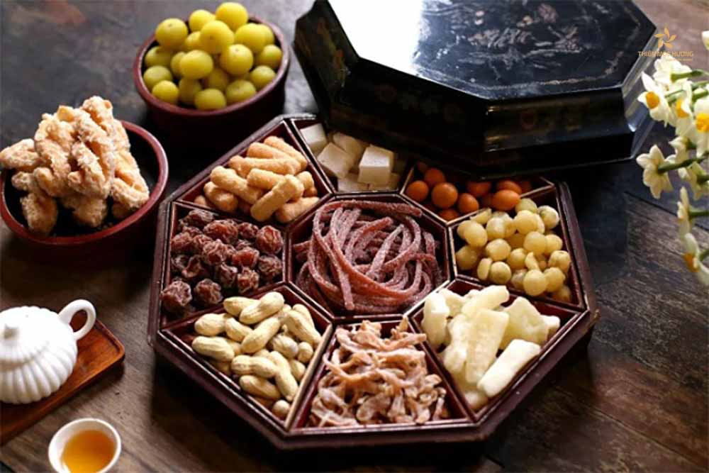 qua-tet-y-nghia-2024-1-3 Bộ ấm trà, mứt tết