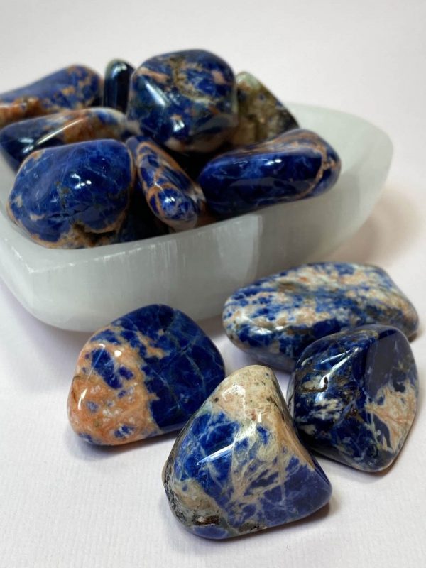 Sodalite được sử dụng chủ yếu trong việc chế tạo nên những vật phẩm phong thuỷ