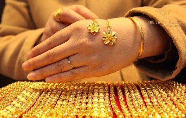 Tháng cô hồn có nên mua vàng không