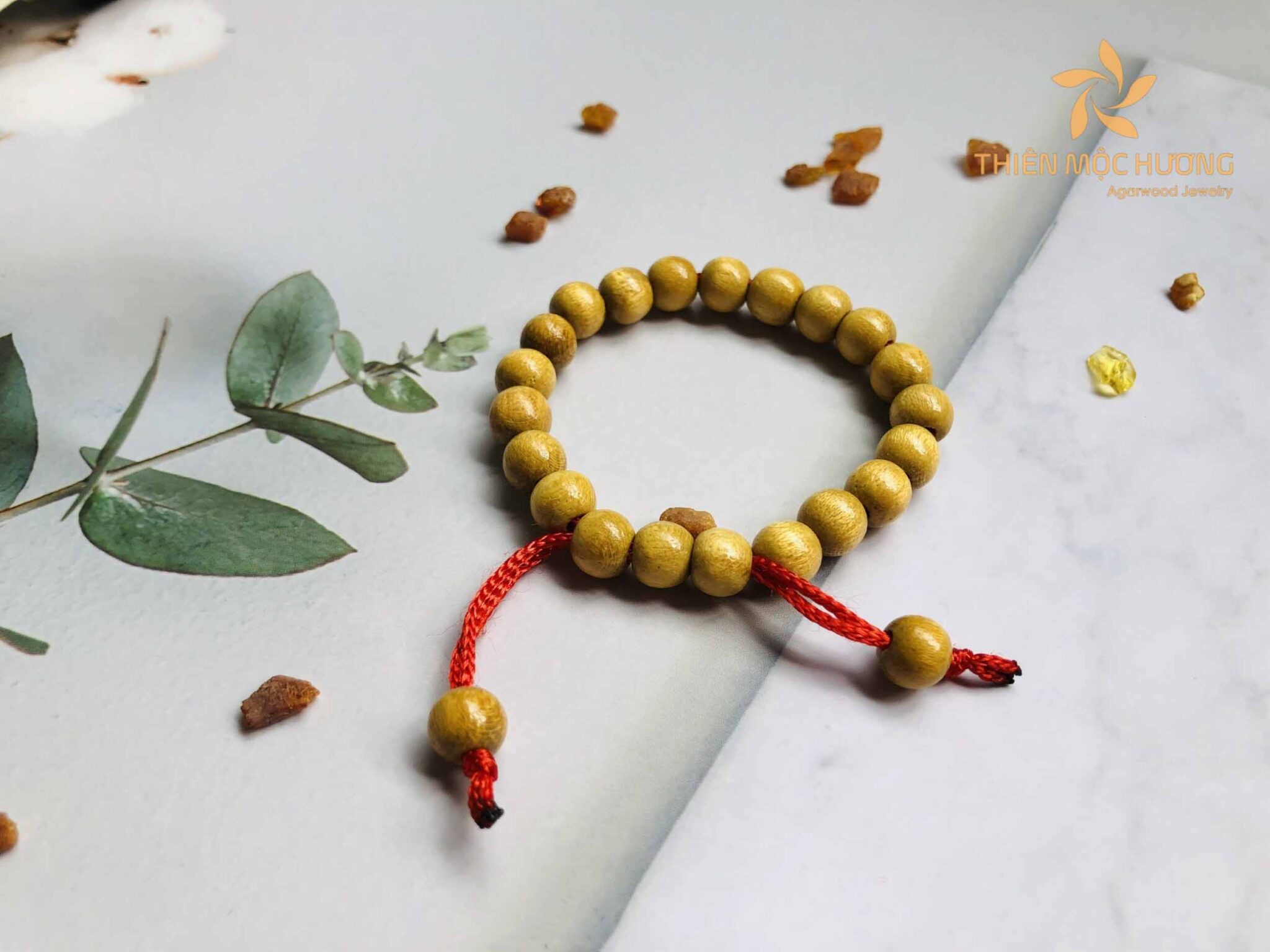 Nên mang vòng dâu tằm trong tháng cô hồn