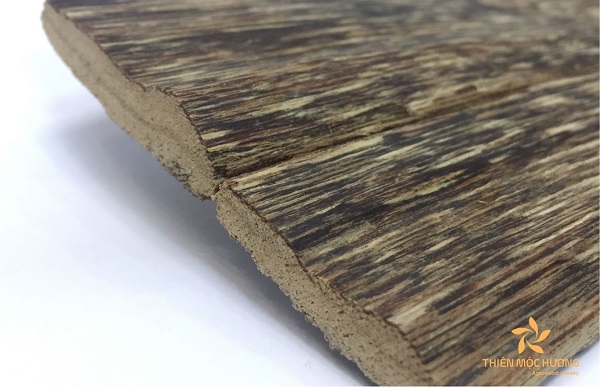 tram-sanh-chim-2-1 Do giá thành khá cao, nhiều người thường nhầm lẫn trầm sánh chìm với trầm hương tự nhiên