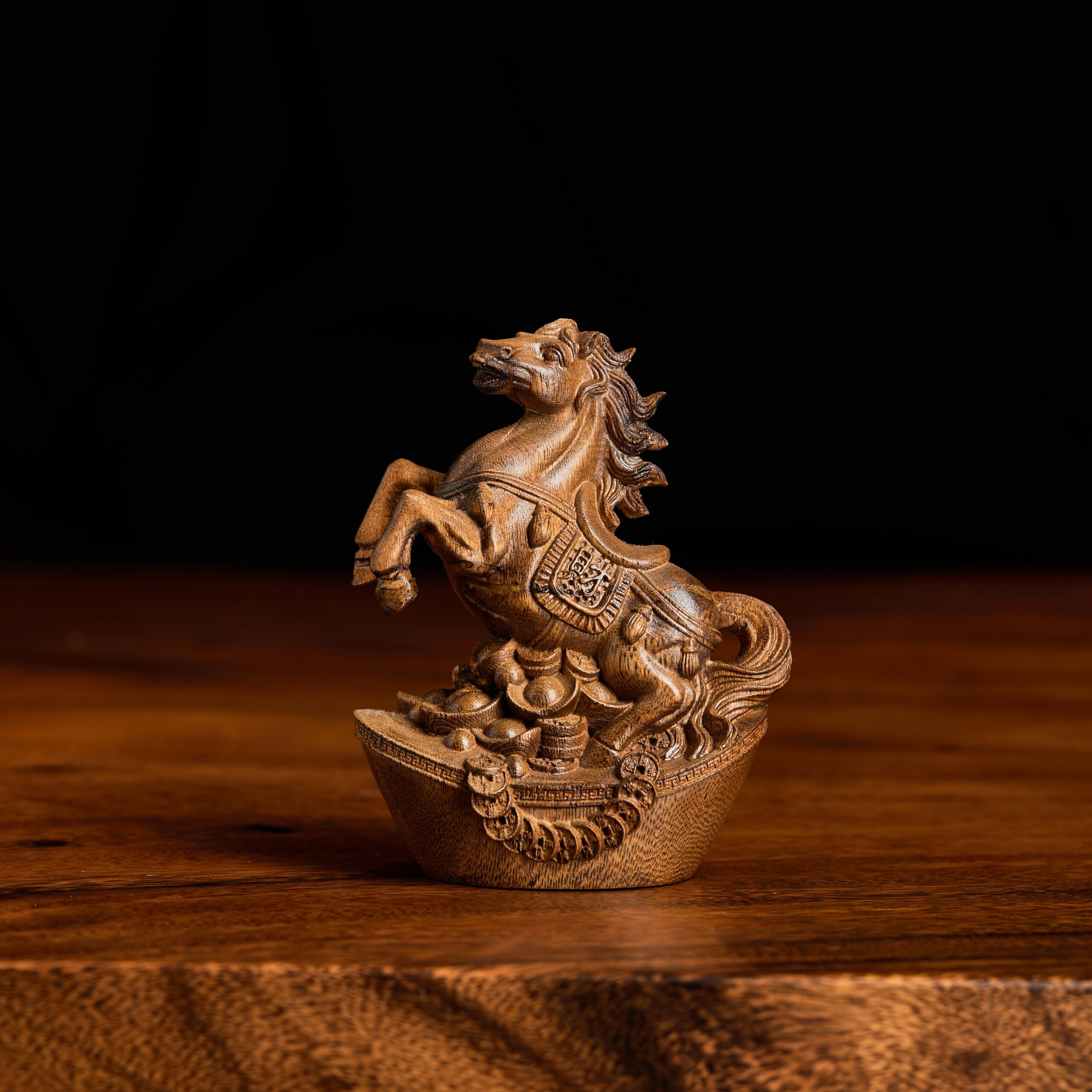 tuong-tram-phi-ma-thien-moc-huong-scaled-1 Tượng trầm phi mã - Quà tặng tết