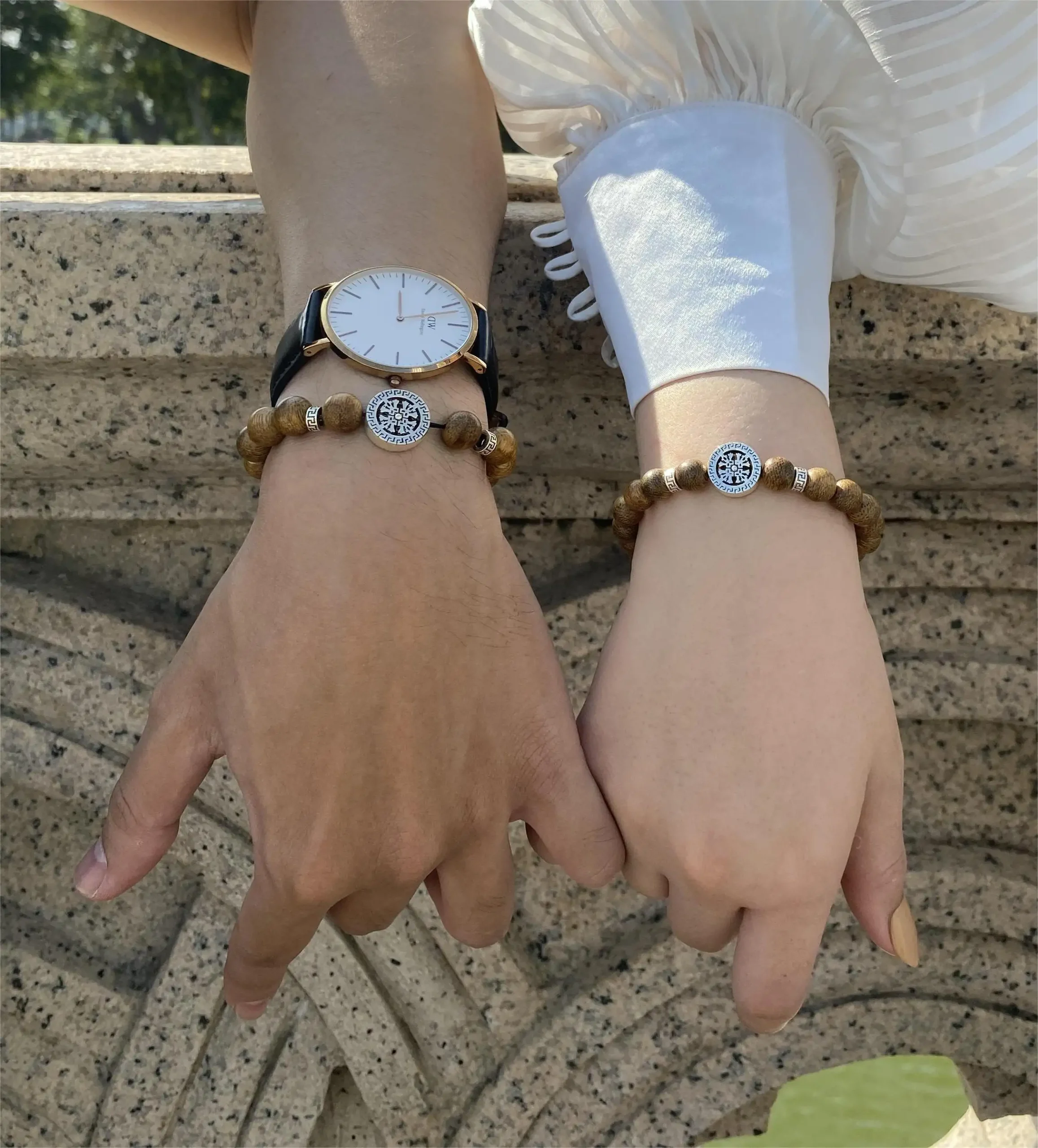 vong-tay-phong-thuy-cap-doi-1-scaled-1 Chăm sóc đúng cách sẽ giúp vòng tay trầm hương giữ được hương thơm đặc trưng và vẻ đẹp tự nhiên qua thời gian