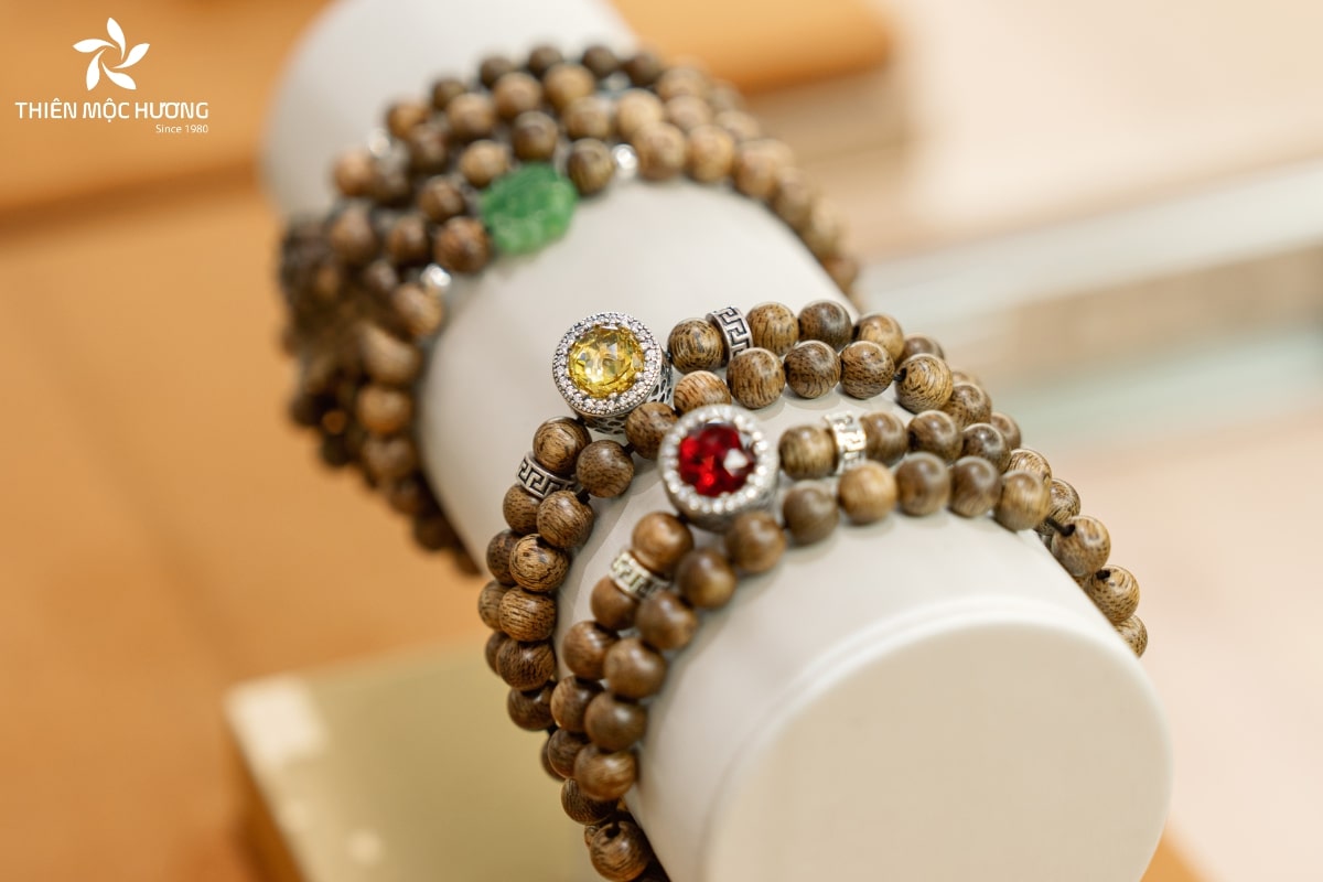 vong-tay-tram-huong-nu-02 Vòng tay trầm hương hình thành từ sự giao thoa giữa giá trị tâm linh, bản sắc văn hóa và nhu cầu thị trường