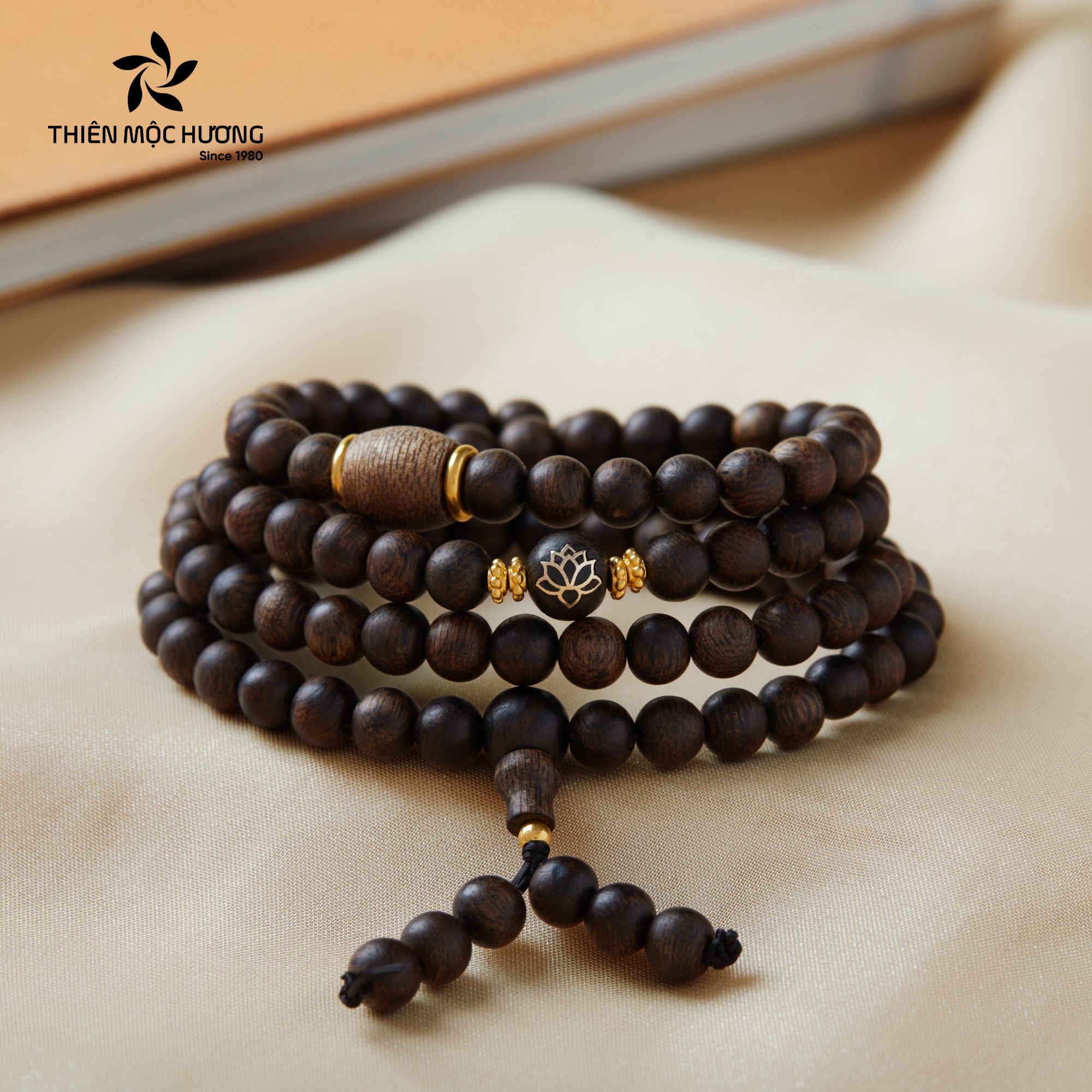 Vòng tay trầm hương quà tặng Tết