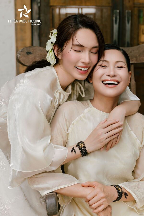 Vòng tay trầm hương tặng mẹ