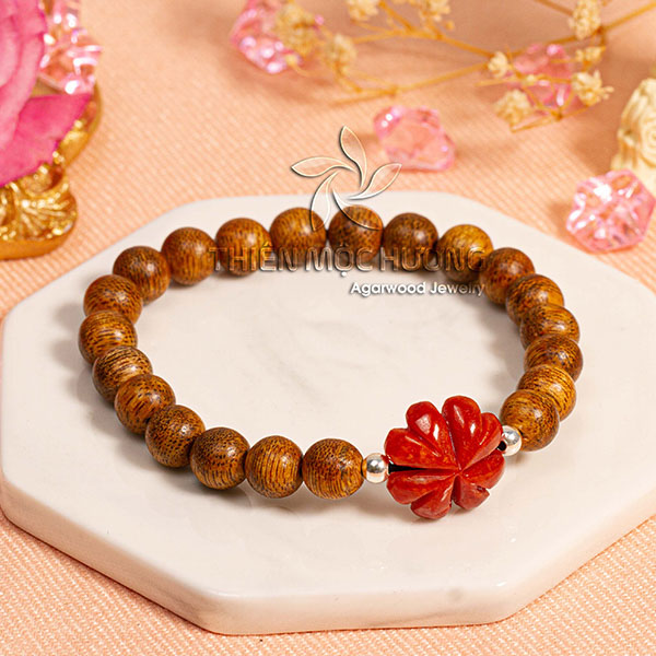 vong-tay-tram-huong-tu-diep-bao Vòng tay Trầm Hương Tứ Diệp Bảo - Cẩm Thạch Đỏ