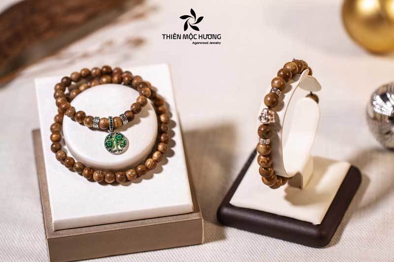 vong-tram-huong-phuc-gia-an-thien-moc-huong-1 Vòng trầm hương Phúc Gia An và charm Phật Di Lặc dành cho tử vi Đinh Hợi 2007