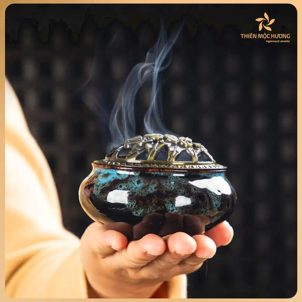 Xông trầm hương có tác dụng gì? Giảm căng thẳng, cải thiện giấc ngủ, hỗ trợ hô hấp, kháng viêm và tăng cường tập trung