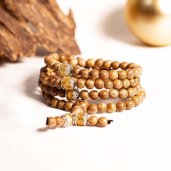 Vòng tay trầm hương thạch anh tóc vàng