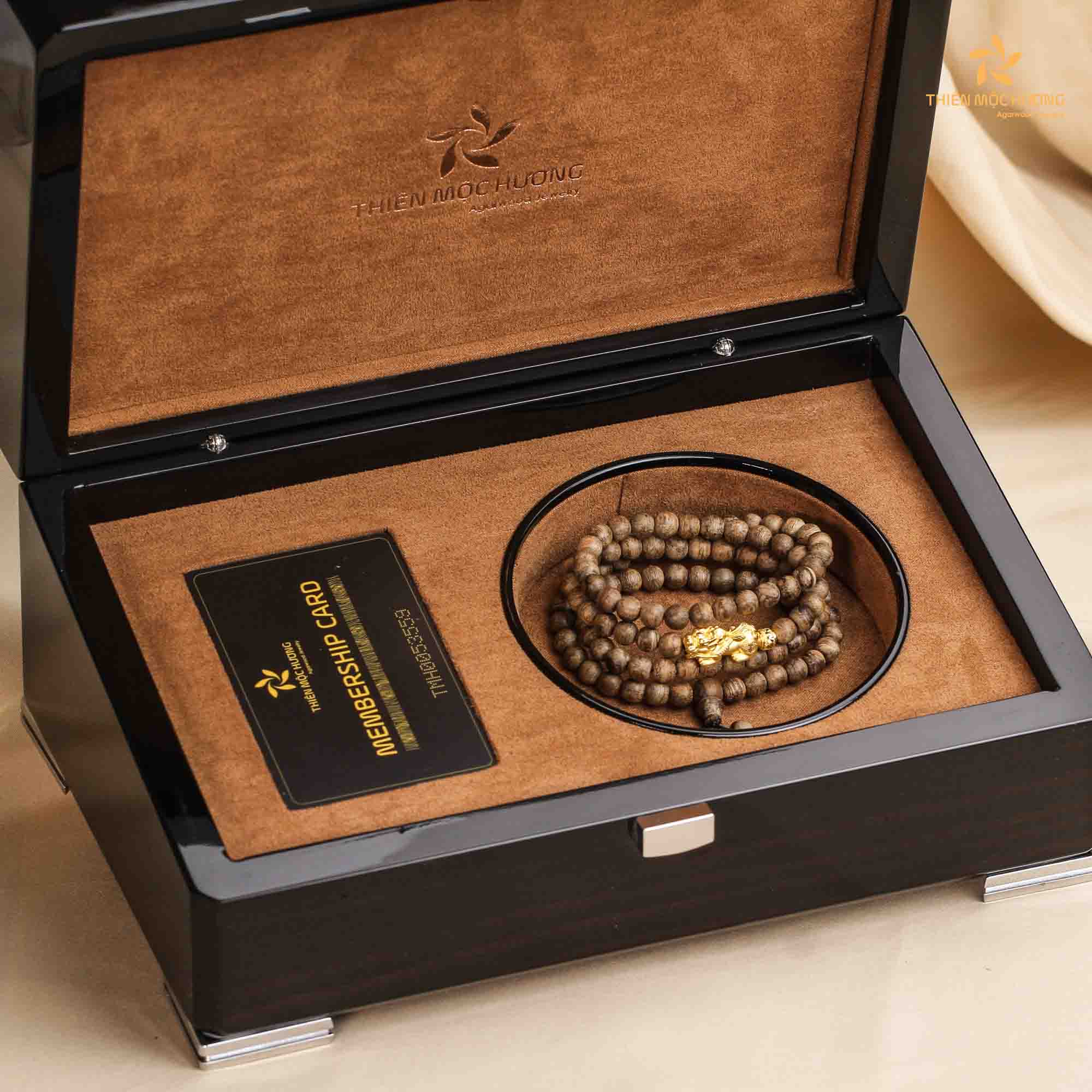 108-ty-huu-philip-trong-hop Vòng Trầm Hương 108 Tì Hưu Vàng - Trầm Hương Philip 30 Năm Thiên Mộc Hương