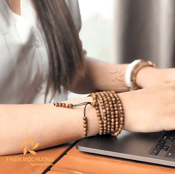 Vòng tay trầm hương 216 hạt Lào xám