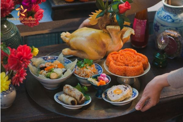 24 Không bày cúng những món gỏi, sống khi cúng cô hồn