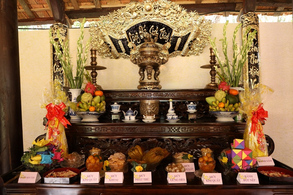 ban-tho-ngay-tet-o-mien-nam-1 Bàn thờ ngày Tết ở miền Nam
