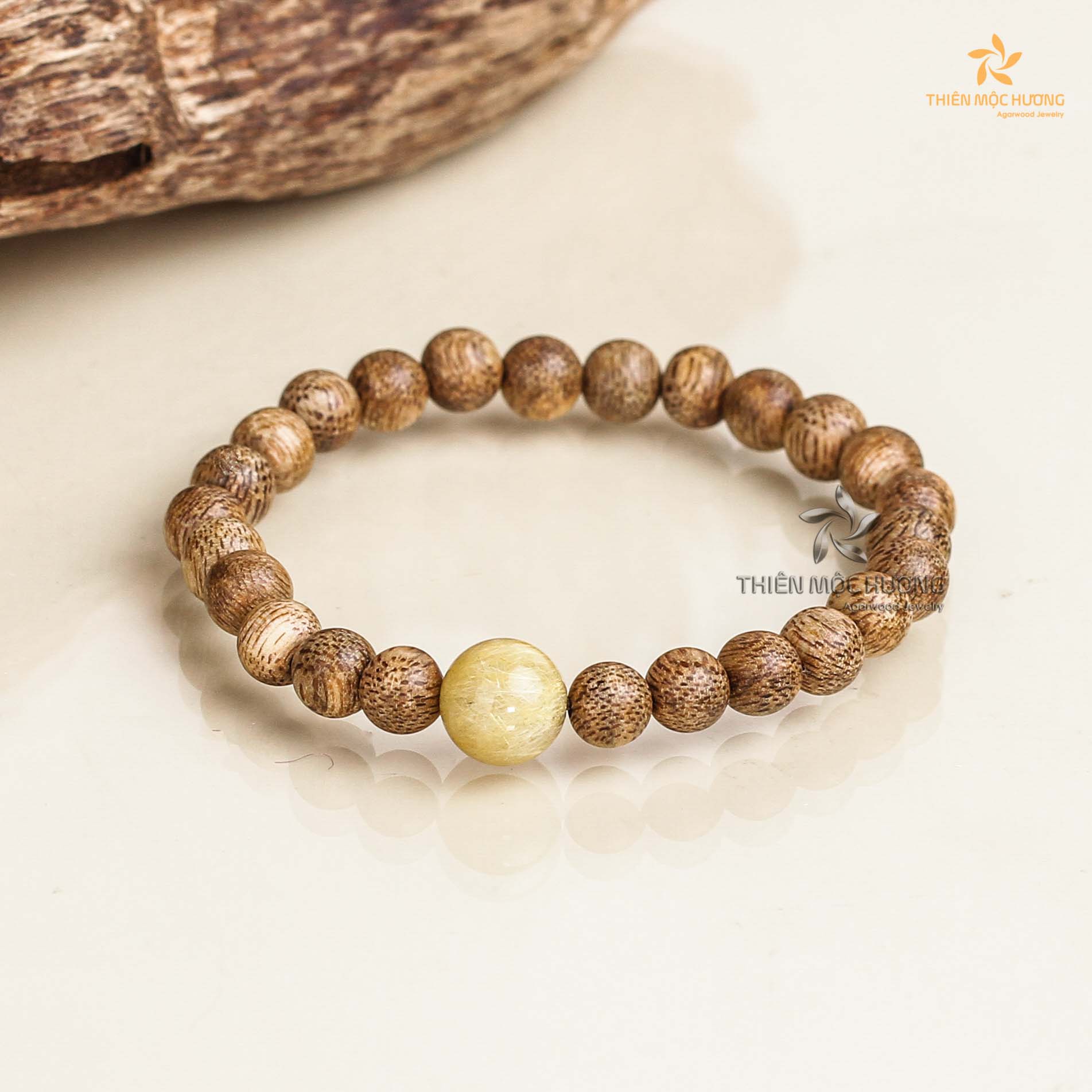 Vòng tay Bảo Mệnh Trầm charm thạch anh tóc vàng