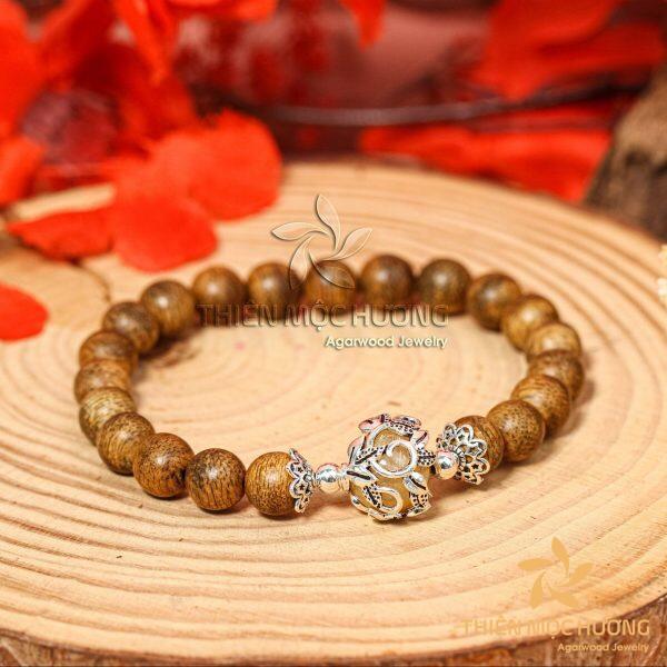 cac-loai-da-quy-theo-thang-sinh-5 Vòng tay chuỗi hạt Trầm Hương kết hợp đá phong thuỷ cho người mệnh Kim