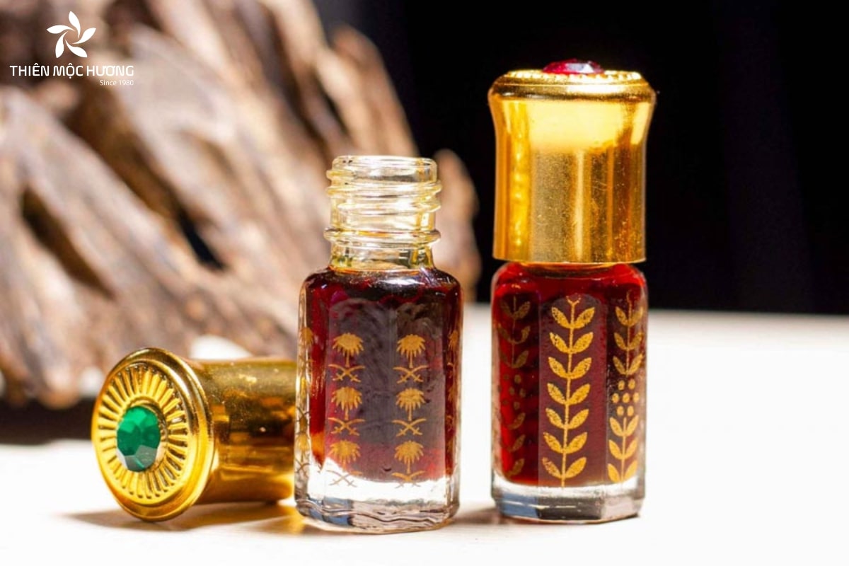 cac-loai-tram-02 Tinh dầu trầm được ứng dụng trong nước hoa, kem dưỡng, tinh dầu massage nhờ đặc tính kháng khuẩn và thư giãn