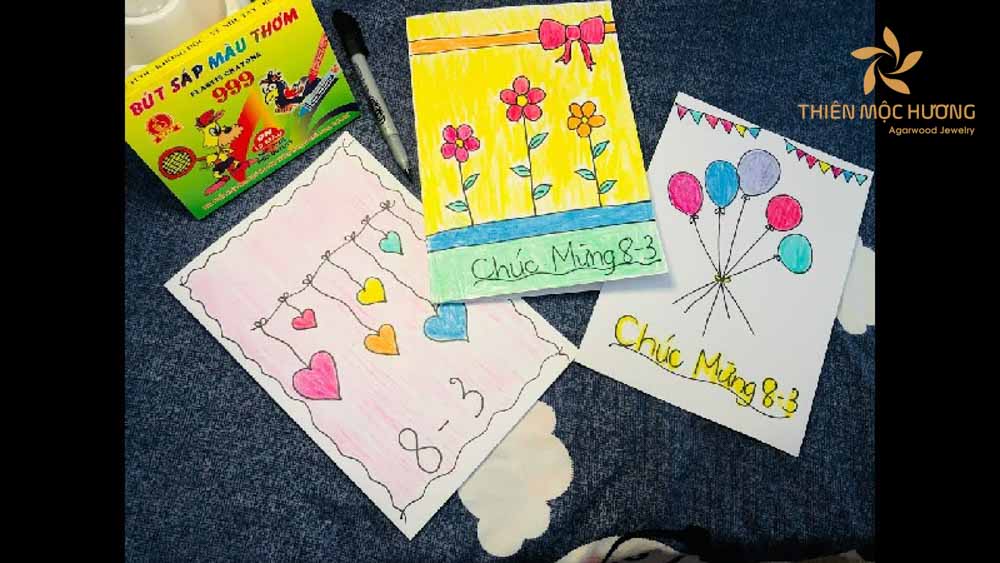 Thiệp 8/3 vẽ hoa bằng màu sáp