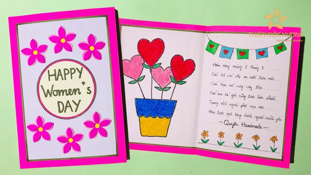 Thiệp ngày 8/3 trang trí những bông hoa hình trái tim
