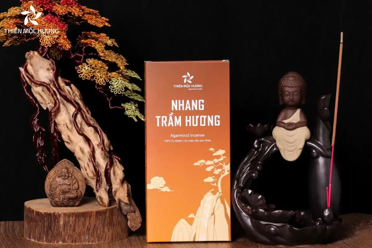 Trầm hương từ cây Gió Bầu được ứng dụng làm nhang và tinh dầu, vừa phục vụ nghi lễ tôn giáo truyền thống, vừa mang lại không gian thư thái và trong lành cho đời sống hiện đại