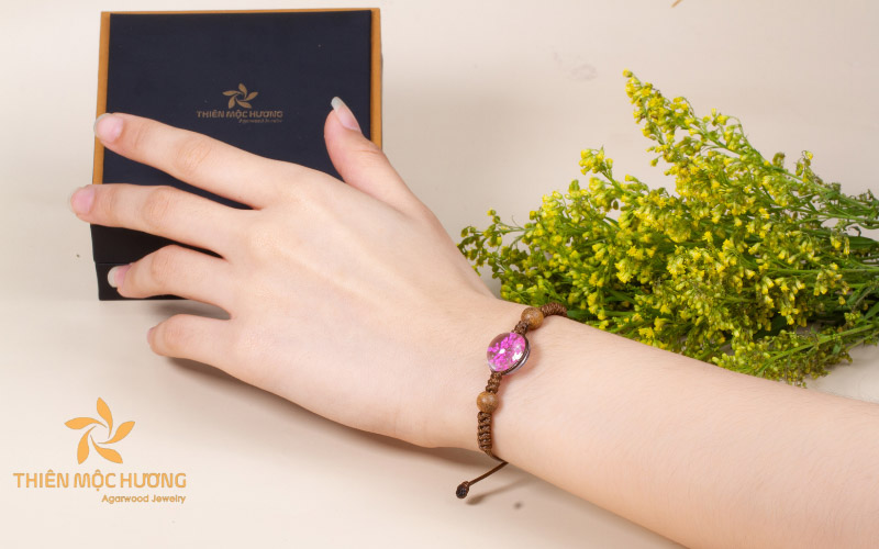 co-nen-deo-vong-2-tay-khong