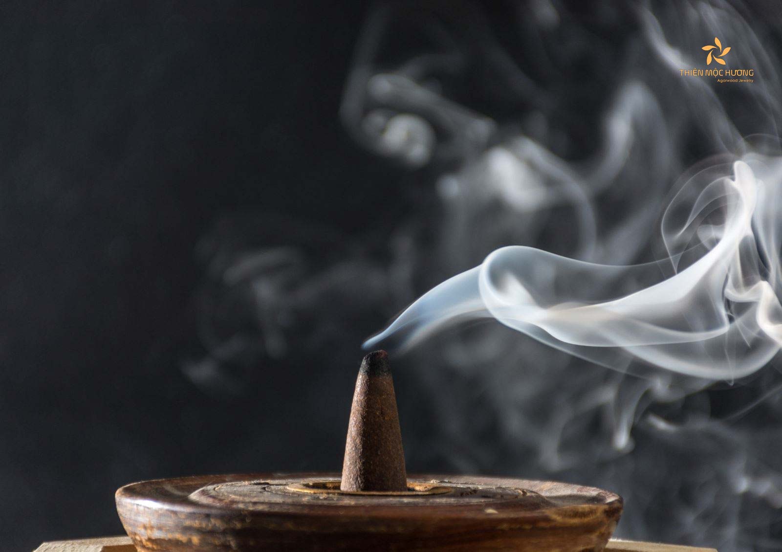 co-nen-dot-tram-huong-trong-phong-ngu-1 Hít trầm hương hoàn toàn không có độc nếu sử dụng loại chính hãng và sử dụng có tần xuất nhất định
