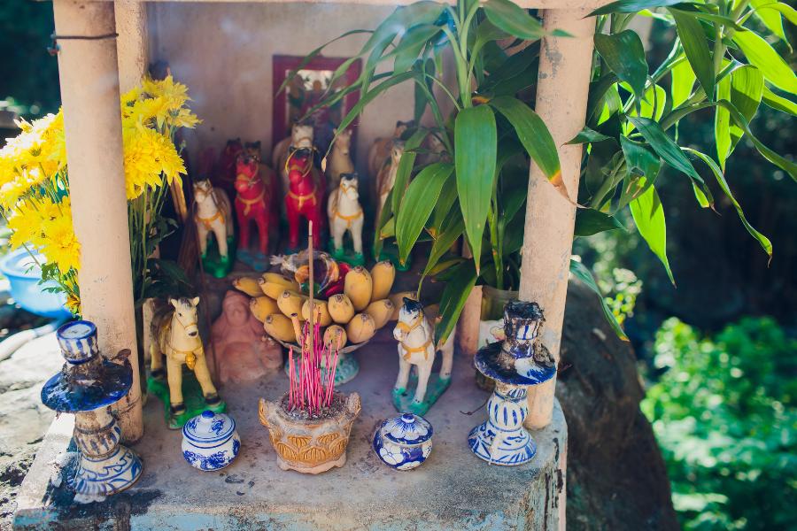 co-nen-thap-huong-hang-ngay-khong