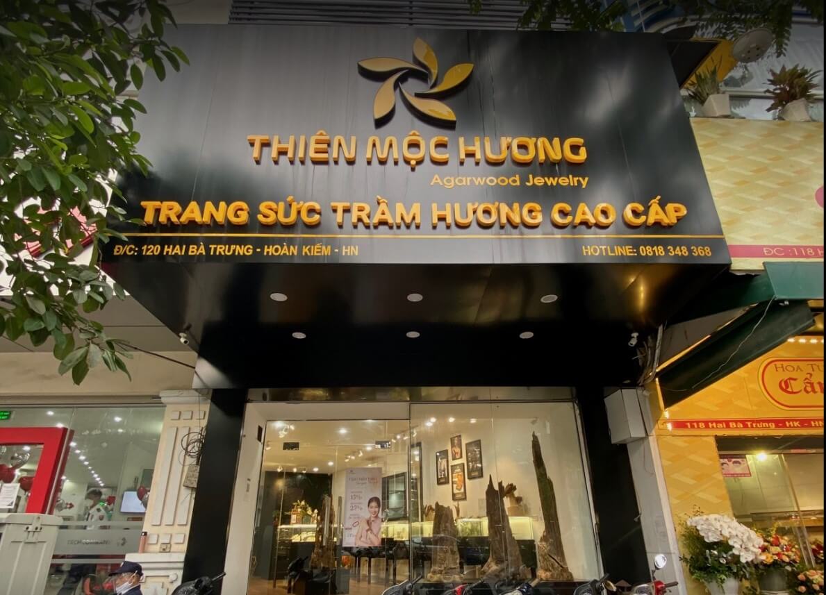 Mua quà tặng 20/10 cho mẹ phong thủy ở đâu uy tín?