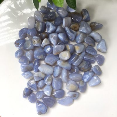 Đá Chalcedony có nhiều biến thể màu sắc bắt mắt